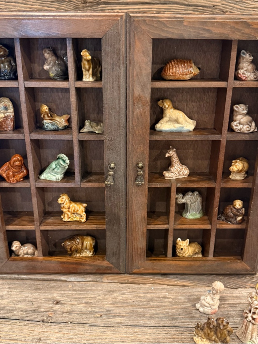 Wooden Mini Display Cabinet with Wade Red Rose Ceramic Figurines
